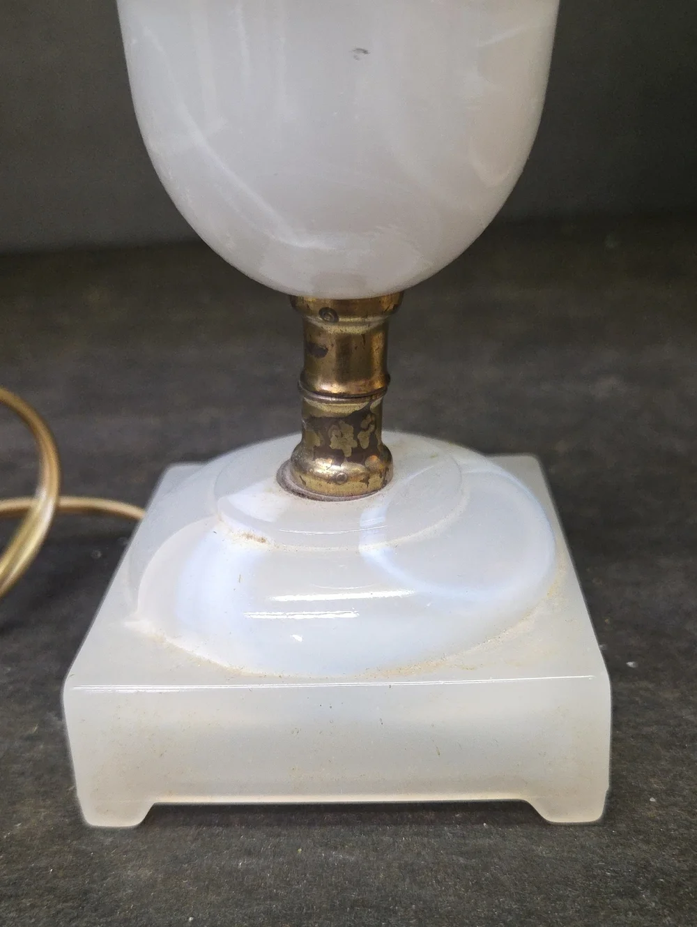 Vintage Houze Glass Co.Moonstone White Slag Glass Table Lamp Brass Accent PA.